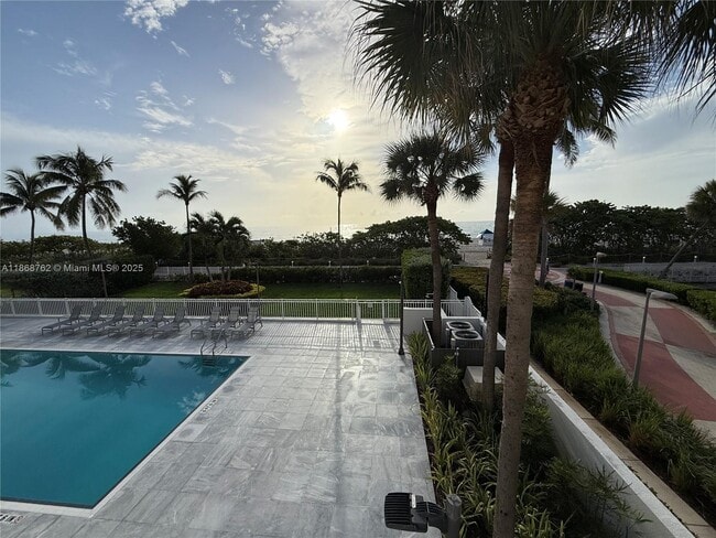Building Photo - 4301 Collins Ave