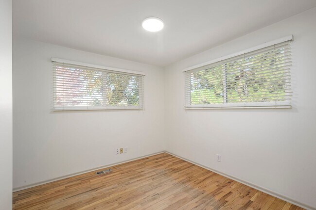 Building Photo - Gorgeous Home in Cottonwood Heights!