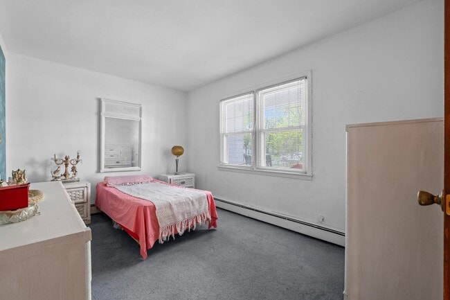 Building Photo - 27 Squire Ct