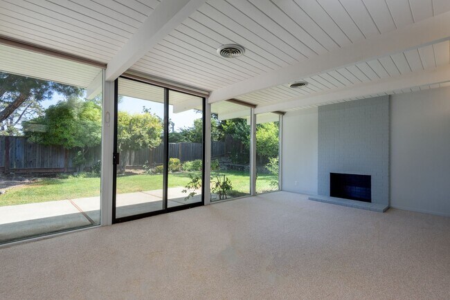 Building Photo - San Mateo Highlands Eichler Mid-Century 3/...