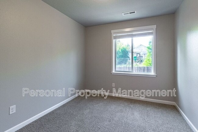 Building Photo - 11212 NE 14th Ct