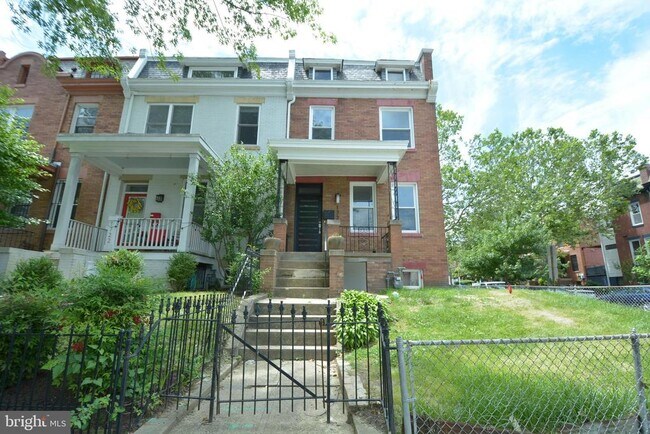 Building Photo - 1724 2nd St NW