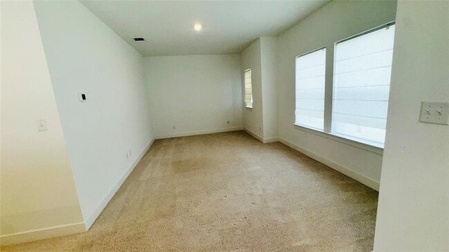 Building Photo - 1332 S Brook Dr