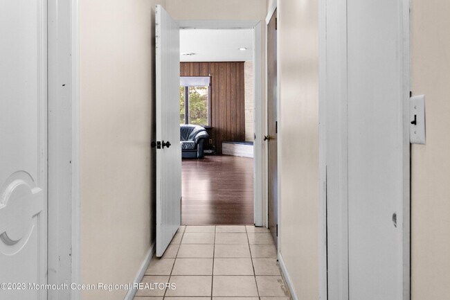 Building Photo - 988 Woodgate Ave