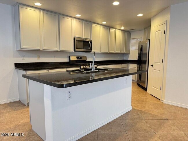 Building Photo - 2611 N 48th St