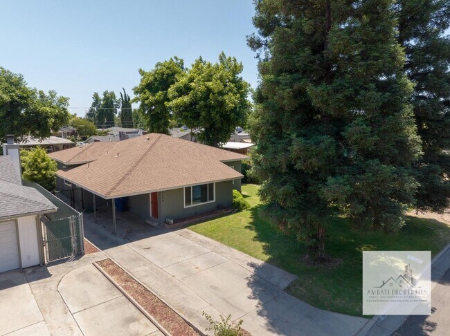 Building Photo - Charming Home near Old Figarden Area!