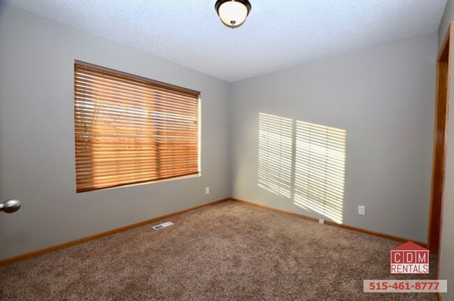 Building Photo - Open Layout Waukee Ranch