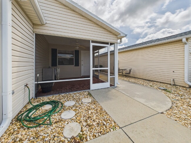 Building Photo - 480 Hildalgo Dr