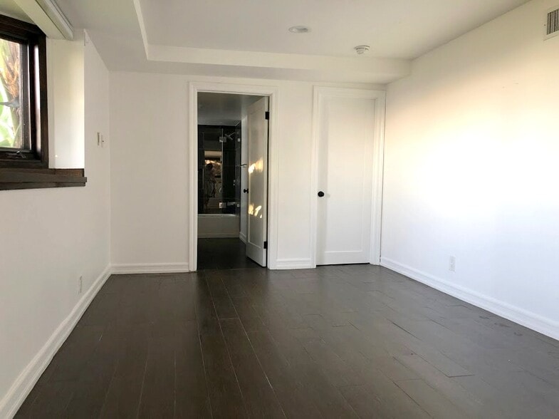 Building Photo - 11420 Decente Ct