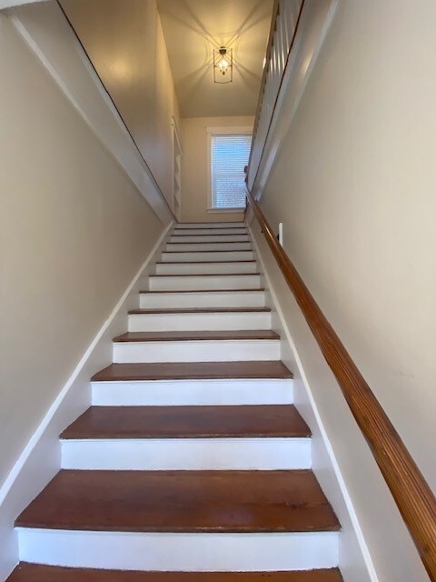 Stairway to Foyer - 417 Drayton St