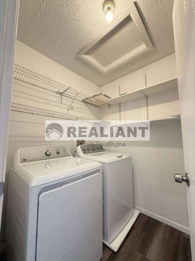 Building Photo - 6446 Linkview Ct