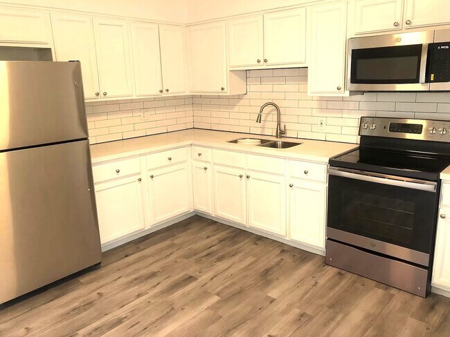 Building Photo - STUNNING 2 BEDROOMS AND 1 BATHROOM UNIT FOR LEASE