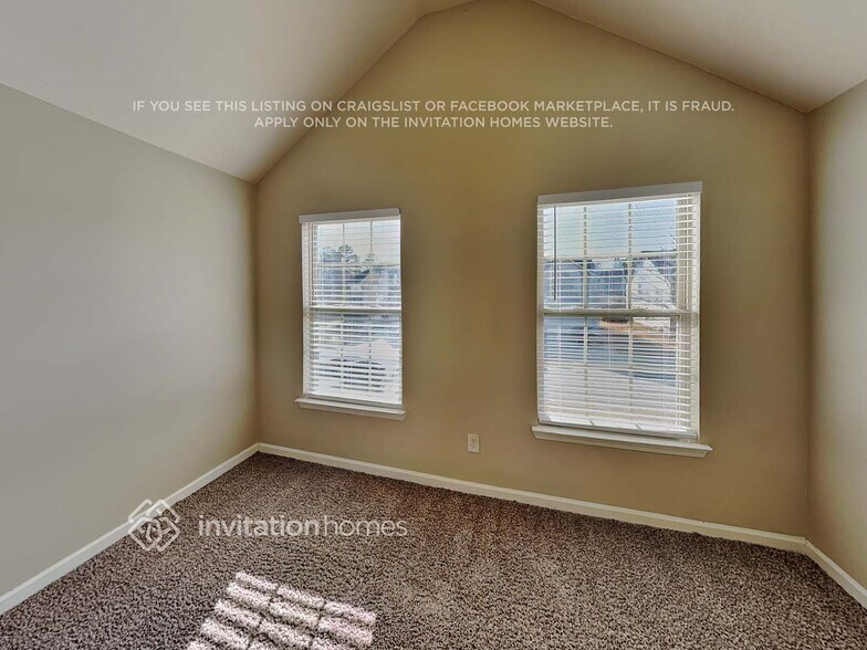 Building Photo - 3967 Rosebud Park Dr