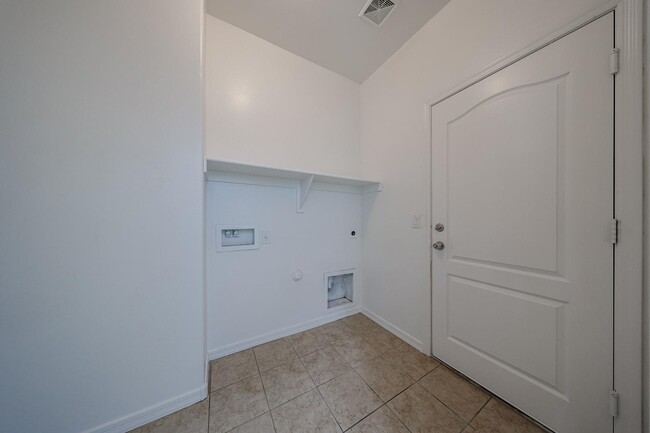 Building Photo - 41298 W Park Hill Dr