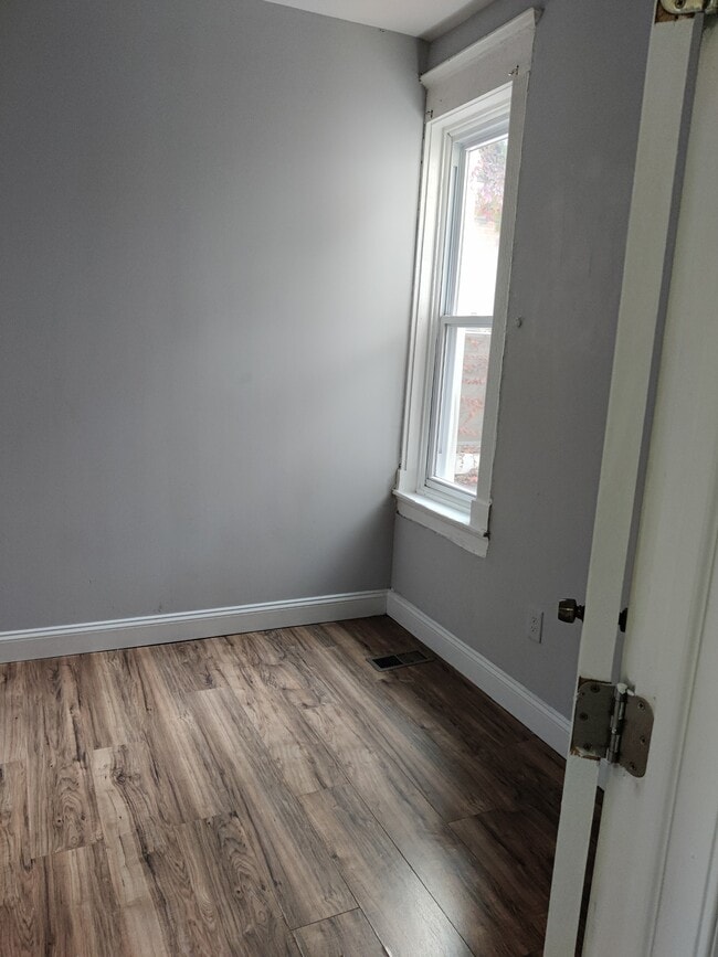 Building Photo - 628 N 55th St