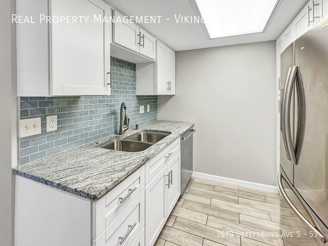 Building Photo - Renovated 2 Bed 1.5 Bath 1 Car Garage! - D...