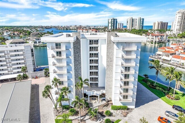 Building Photo - 250 Park Shore Dr