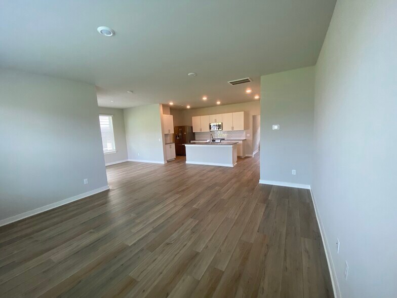 Building Photo - 3115 Lamond Dr