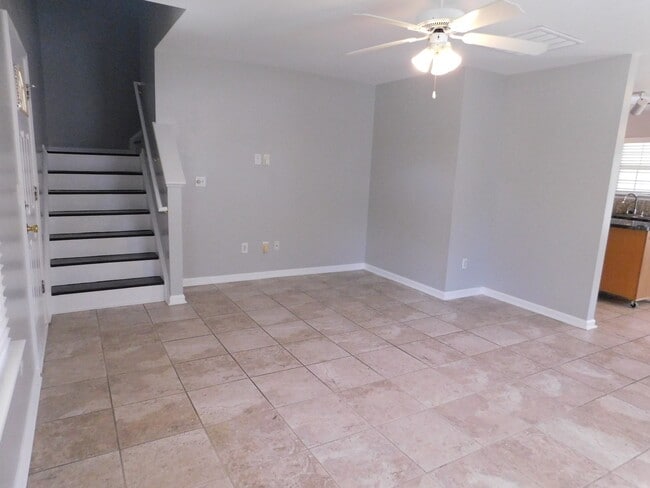 Building Photo - great 3 bed 2.5 bath master down