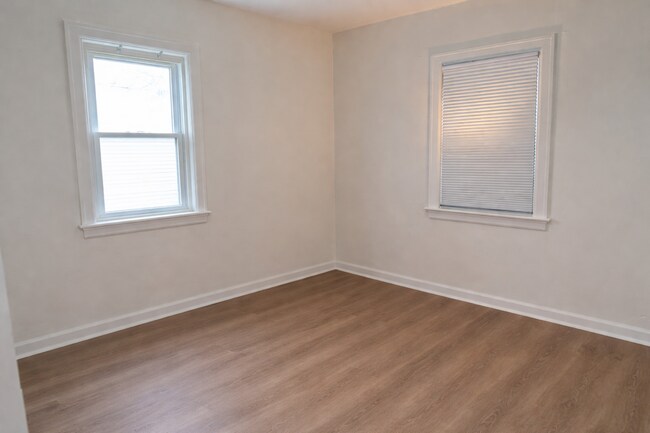 Building Photo - 941 Stanley Ave