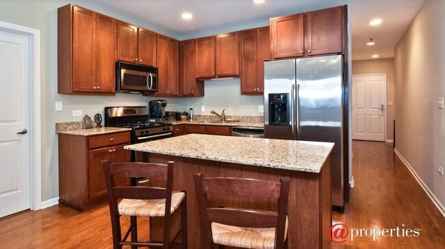 Building Photo - 828 W Grace St