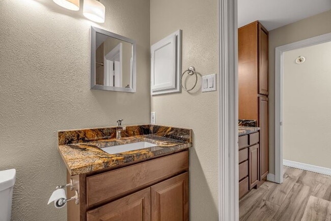 Building Photo - "Fantastic 3-Bedroom, 2 Bath Home in Prime...