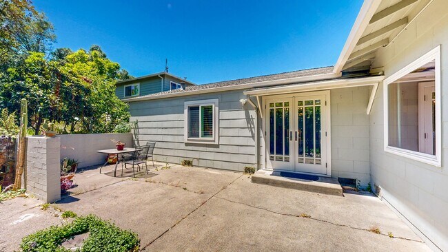 Building Photo - 4560 Sullivan Ct