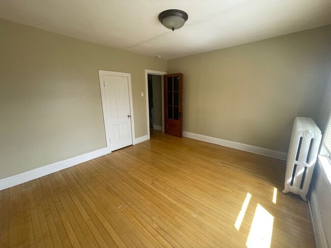 Building Photo - Beautiful 3 Bedroom Home