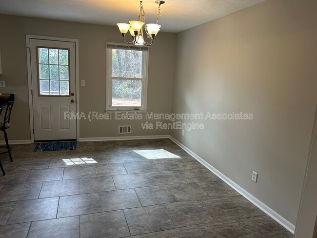 Building Photo - 310 Gail Dr