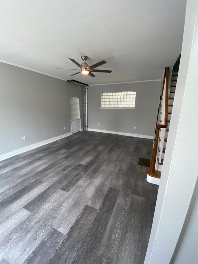 Building Photo - 2 Bed, 1 Bath Detached Home with Central AC Available 07/15