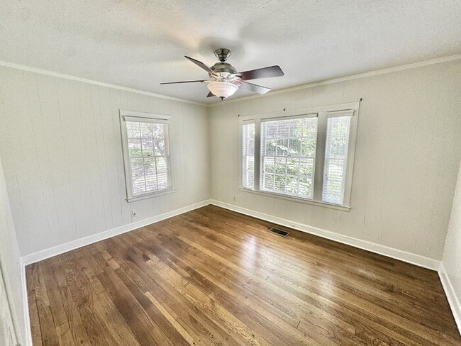 Building Photo - 163 S Fenwick Rd