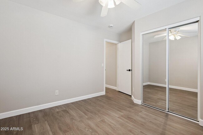 Building Photo - 5409 S 10th Ave
