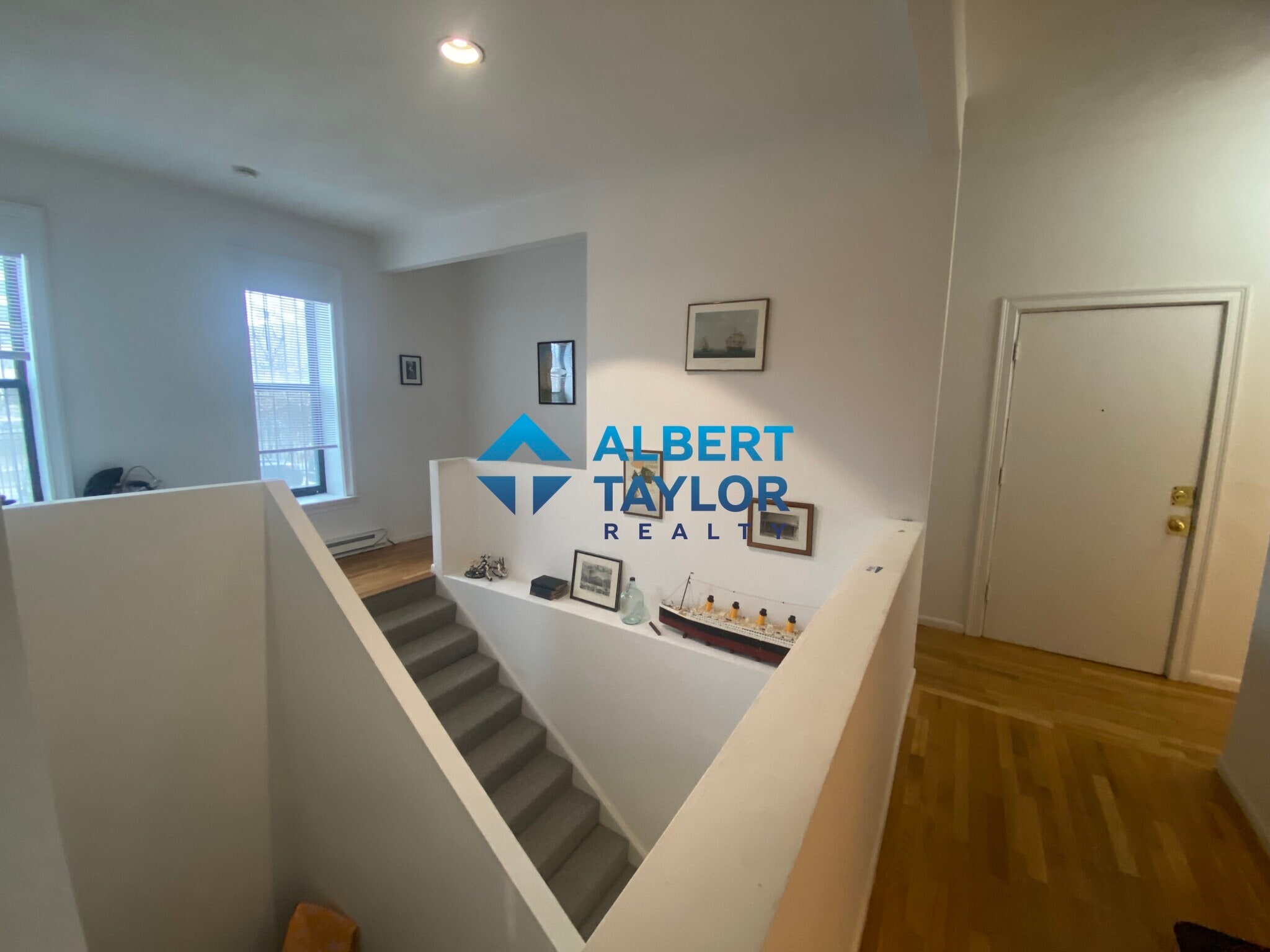 Building Photo - 24 Isabella St