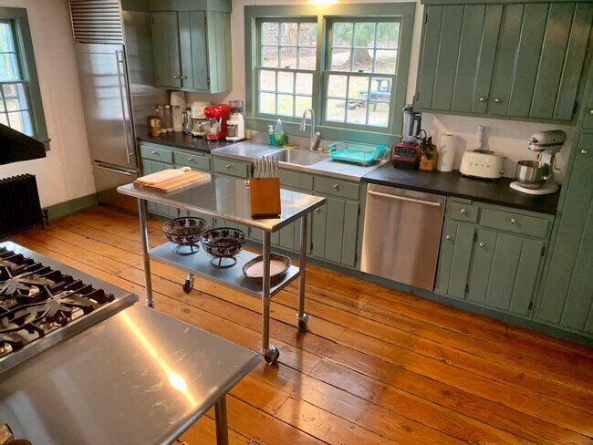 Building Photo - 1357 Canal Rd