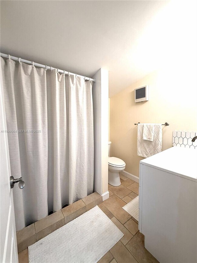 Building Photo - 1625 SW 101st Ave