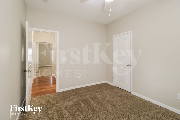 Building Photo - 323 Summergate Dr