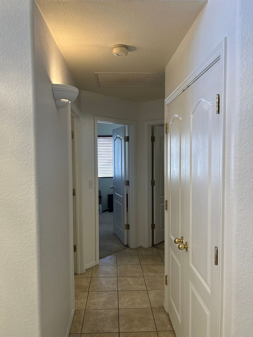 Building Photo - 7277 W Maple Ridge Dr