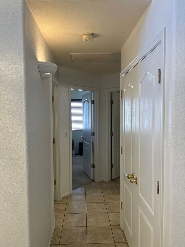 Building Photo - 7277 W Maple Ridge Dr