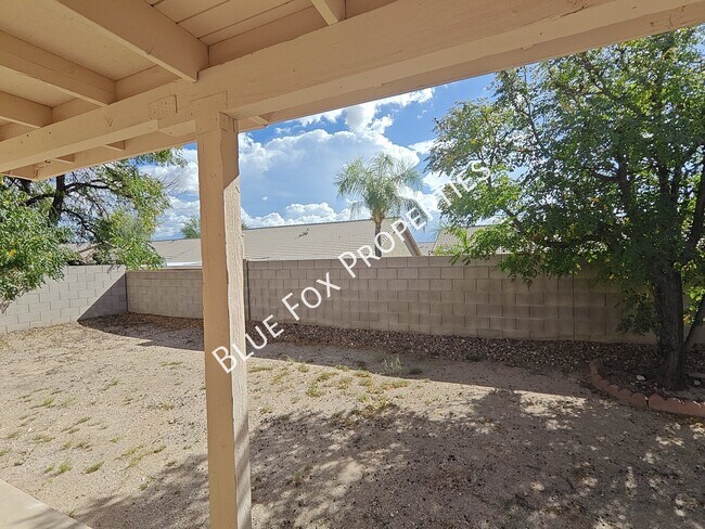 Building Photo - 7960 S Lennox Ln