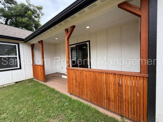 Building Photo - For Lease | University of Tulsa | $1750 Rent