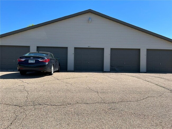 Building Photo - 1635 Stieger Lake Ln