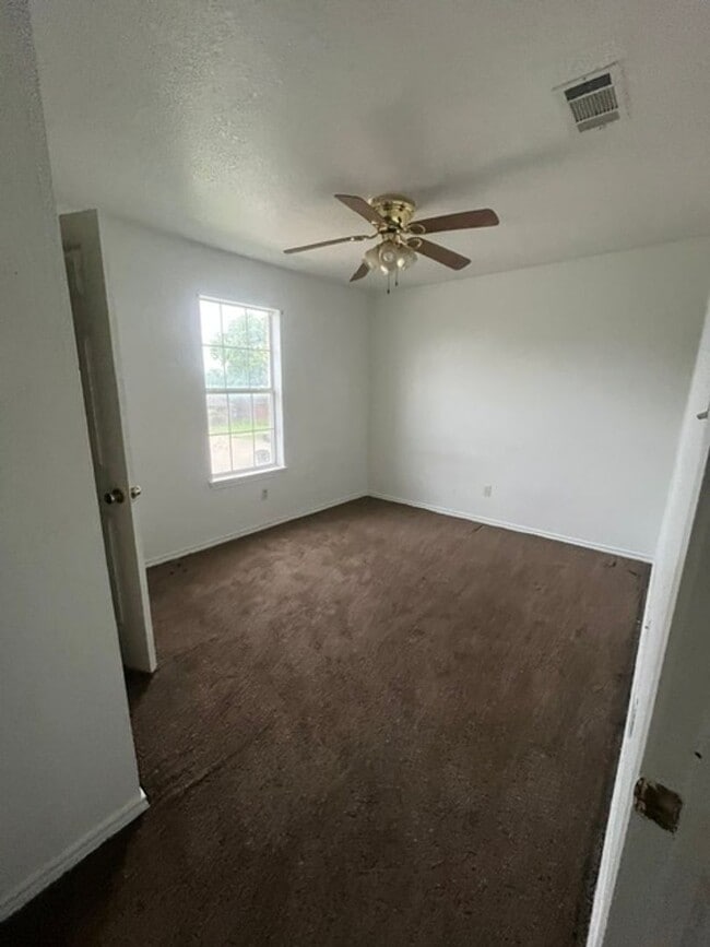 Building Photo - 3303 Toledo Dr