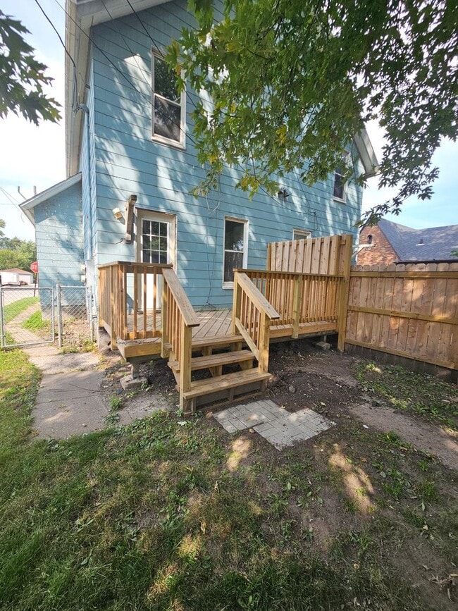 Building Photo - 1209/1211 W 15th St. NO MAINTENANCE WITHOUT APPROVAL call 563-505-0219