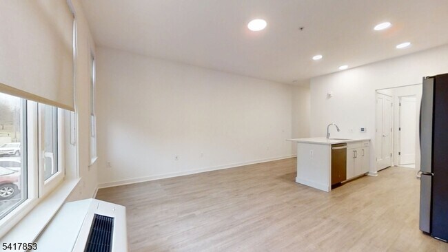 Building Photo - 1181 Morris Ave