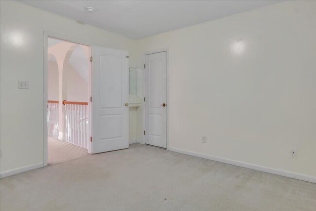 Building Photo - MOVE IN READY