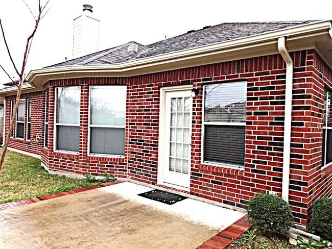 Building Photo - 3523 Pine Valley Dr