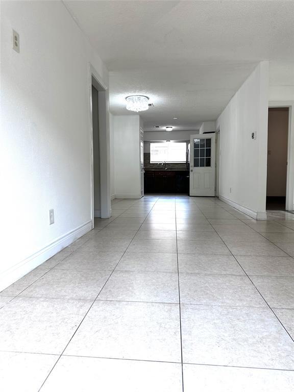 Building Photo - 6914 La Violetta Dr