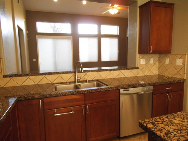 Building Photo - 887 Lemieux Ln