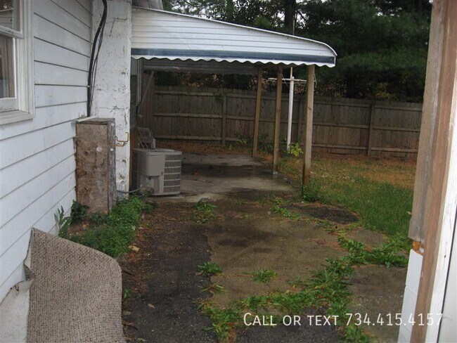 Building Photo - 2866 Golfside Rd