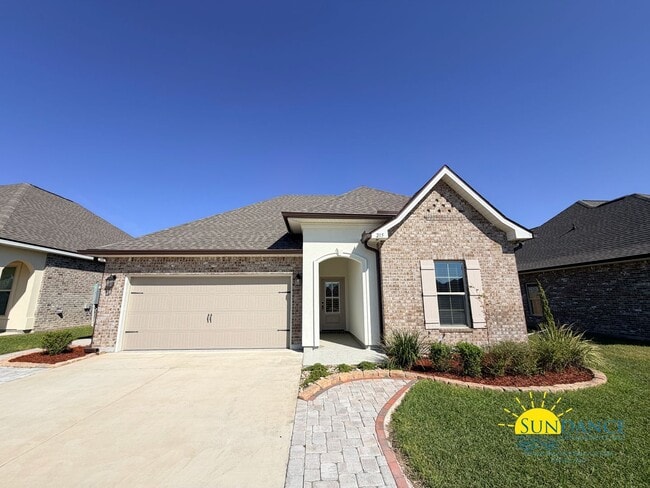 Building Photo - Custom-crafted details shine throughout this stunning 3-bedroom home in Magnolia at the Bluffs in...
